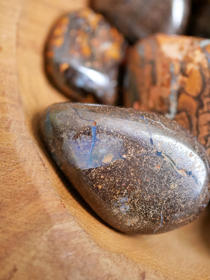 Boulder Opal Trommelstein - SoulGlow