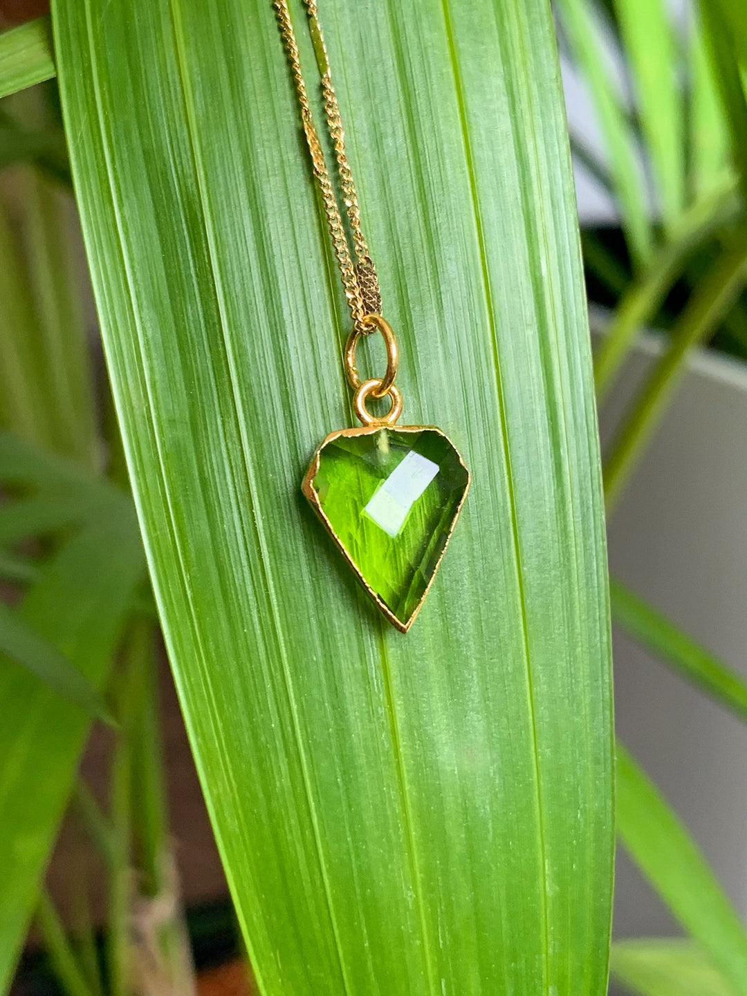 Peridot Anhänger Diamantform vergoldet