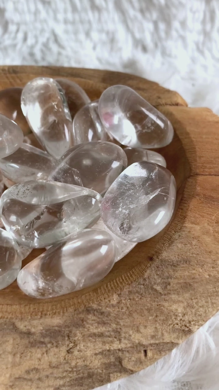 Der Bergkristall in seinen unterschiedlichen Farbtönen und Formen hier im Video Beispiel.